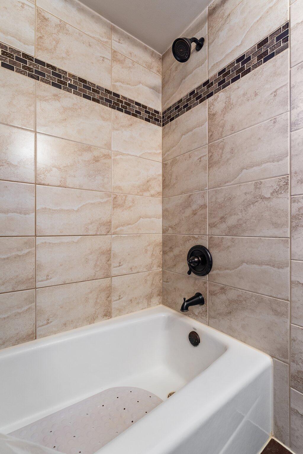6881 West 86th Court Crown Point, IN 46307 - Photo 17 of 28 a bathroom with a bathtub