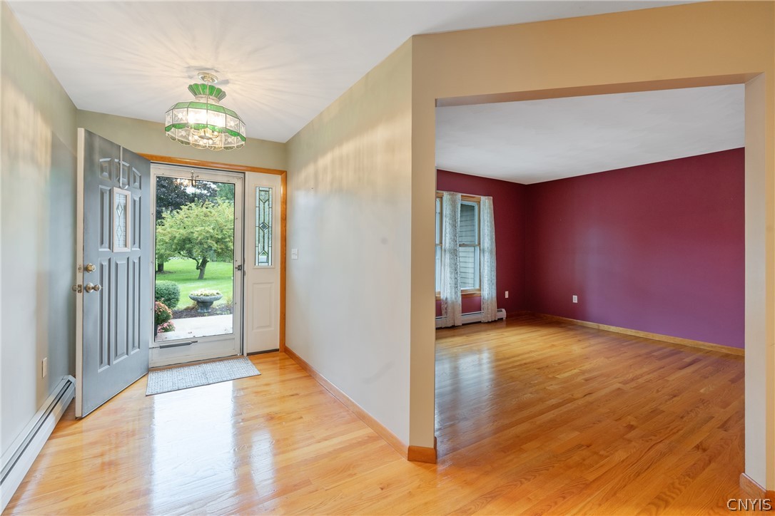 2352 Hunt Road Camillus, NY 13031 - Photo 5 of 43 Bright Entryway