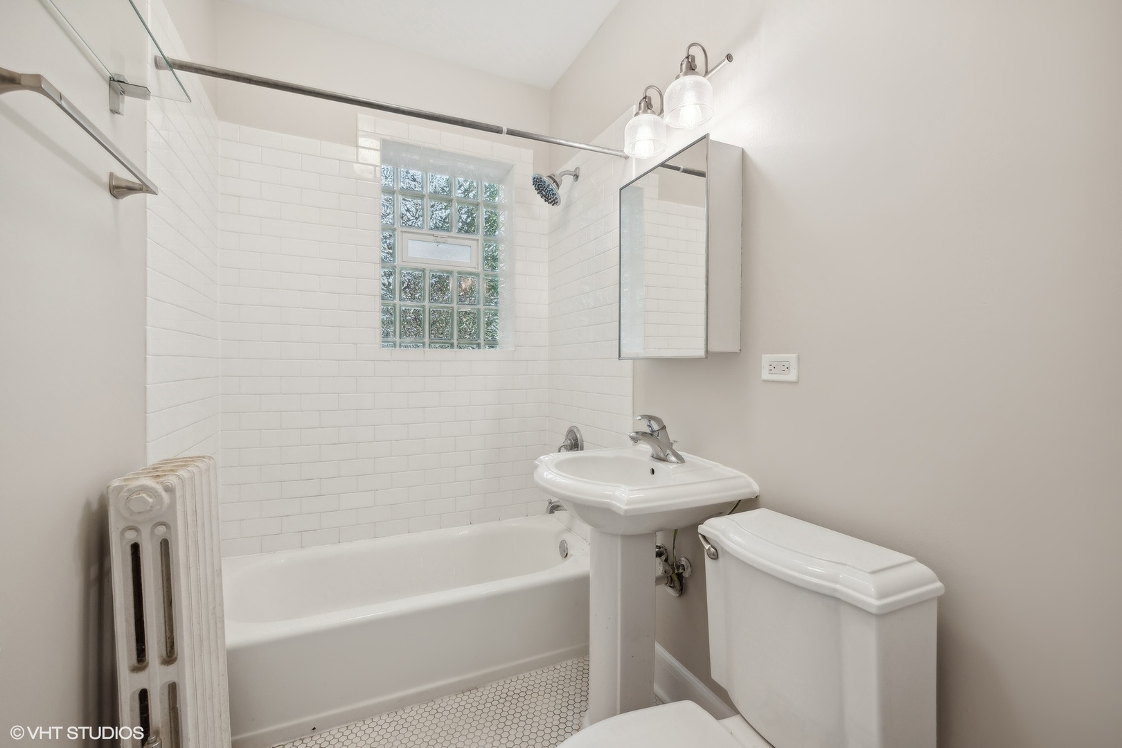 70 Pine Avenue, Unit 1A Riverside, IL 60546 - Photo 11 of 22