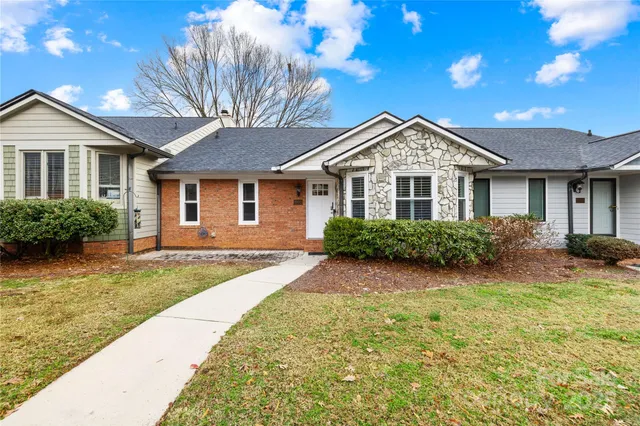 $320,000 | 1002 Kenilworth Court Northwest, Concord, NC 28027