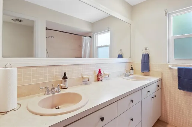 $699,900 | 8350 40th Avenue North, St. Petersburg, FL 33709