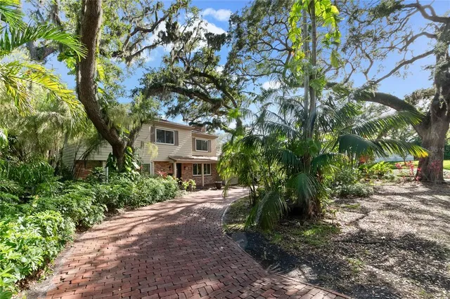 $699,900 | 8350 40th Avenue North, St. Petersburg, FL 33709