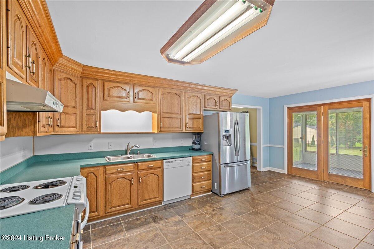 7809 Brownsboro Road Louisville, KY 40241 - Photo 10 of 42 23-696A3810