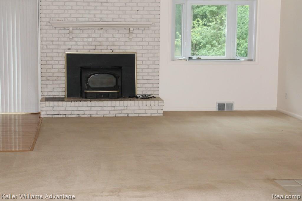 10836 Seitz Road Brighton, MI 48114 - Photo 4 of 10 IMG_1602.jpg