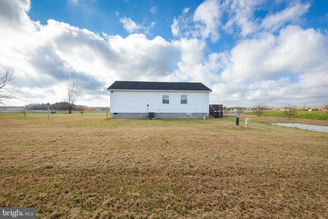 a view of a big room with sky view