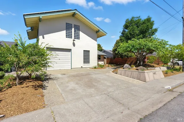$865,000 | 1293 Pacific Avenue, Petaluma, CA 94954