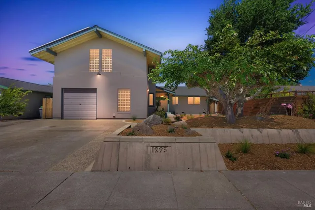 $865,000 | 1293 Pacific Avenue, Petaluma, CA 94954