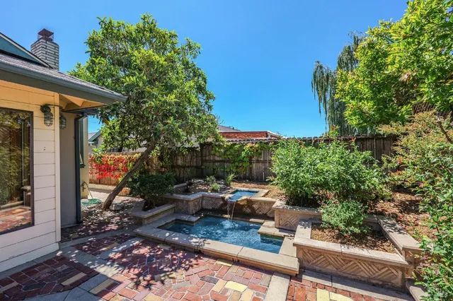 $865,000 | 1293 Pacific Avenue, Petaluma, CA 94954