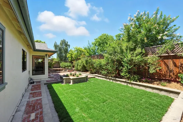 $865,000 | 1293 Pacific Avenue, Petaluma, CA 94954