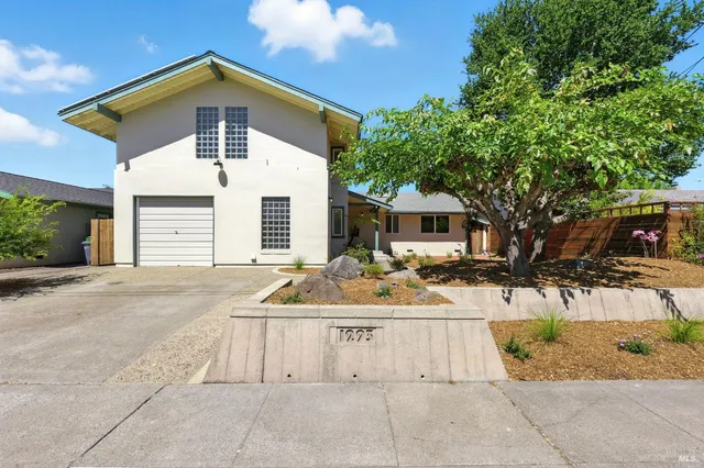 $865,000 | 1293 Pacific Avenue, Petaluma, CA 94954