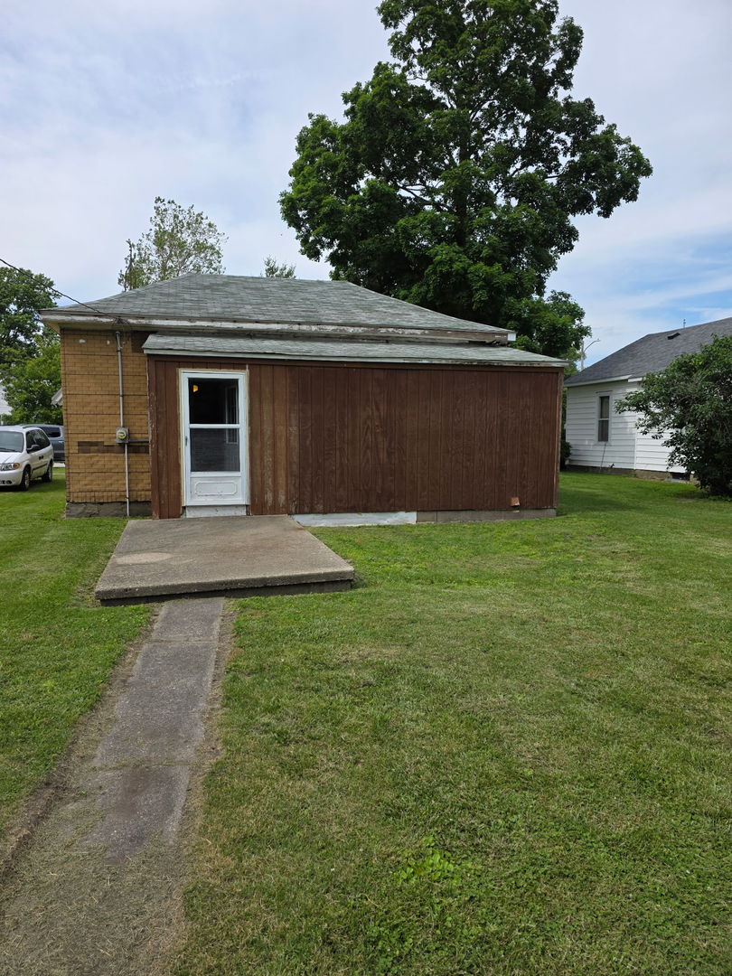 214 West 3rd Street Brocton, IL 61917 - Photo 3 of 15