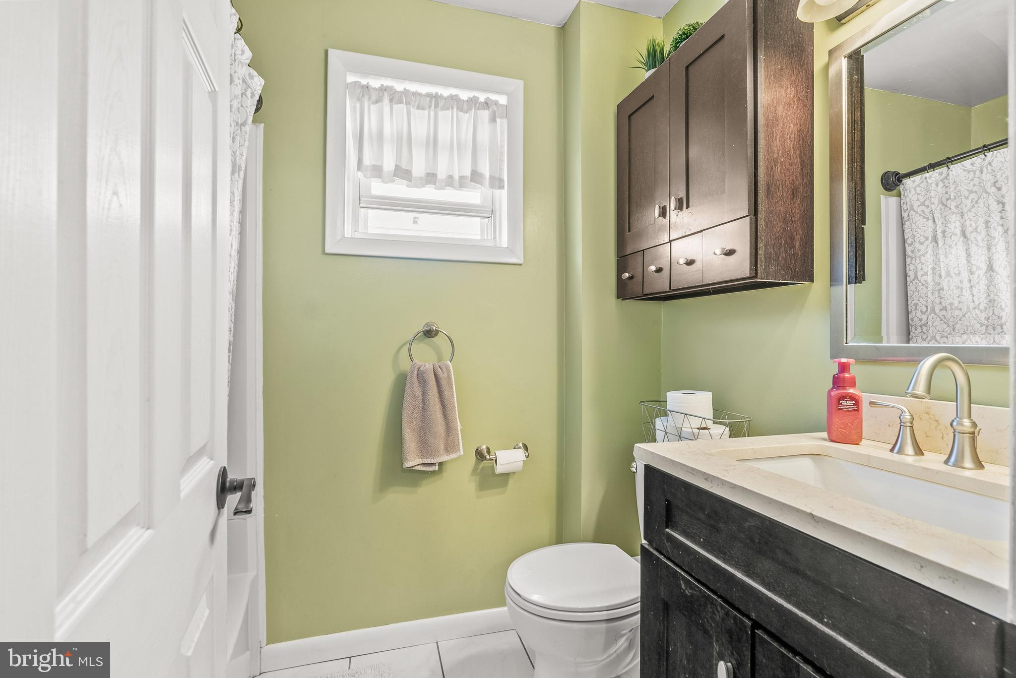 15047 London Road Philadelphia, PA 19116 - Photo 13 of 28 Full bath on the 2nd level