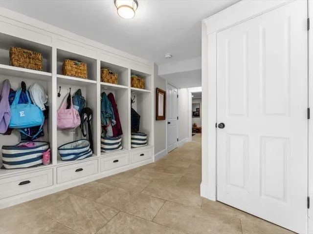 a view of a livingroom with closet