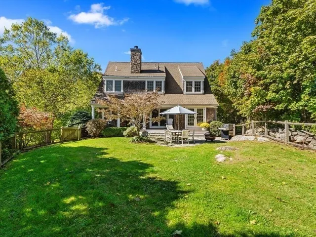 a view of a house with a big yard