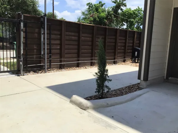 $1,995 | 2109 Marnel Road, Unit B, Houston, TX 77055