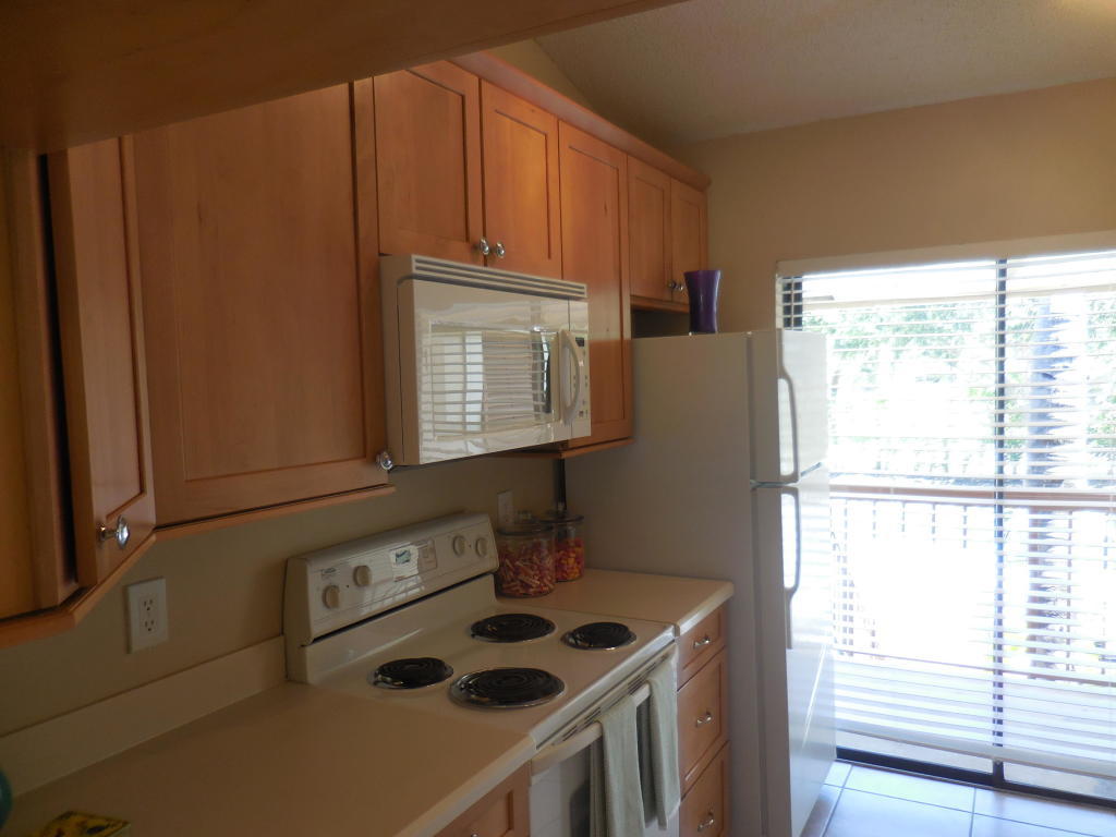 3939 Northeast 5th Avenue, Unit E201 Boca Raton, FL 33431 - Photo 11 of 36 20160520170128060360000000-o