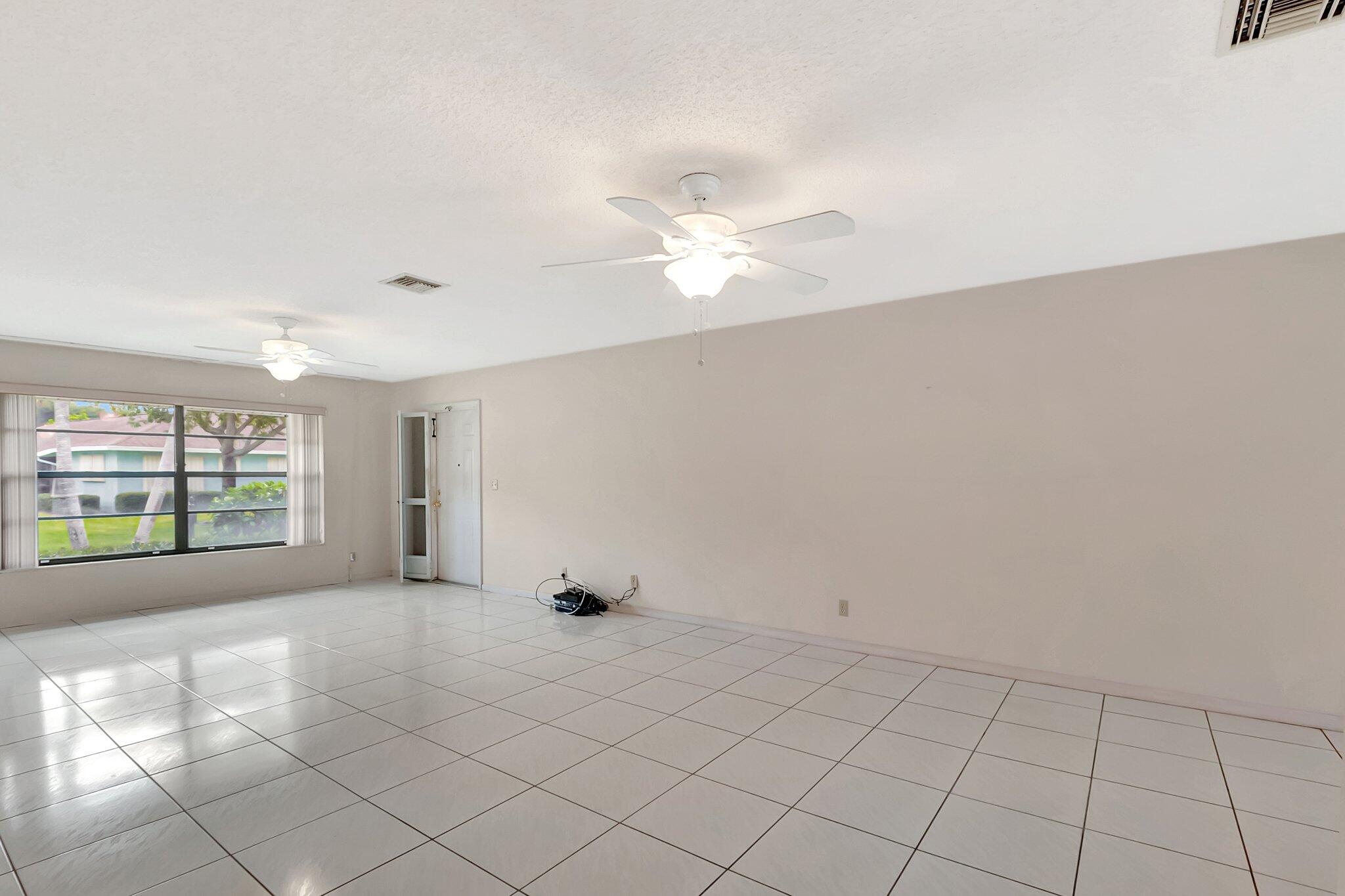 9765 Pecan Tree Drive, Unit B Boynton Beach, FL 33436 - Photo 19 of 35 Living room