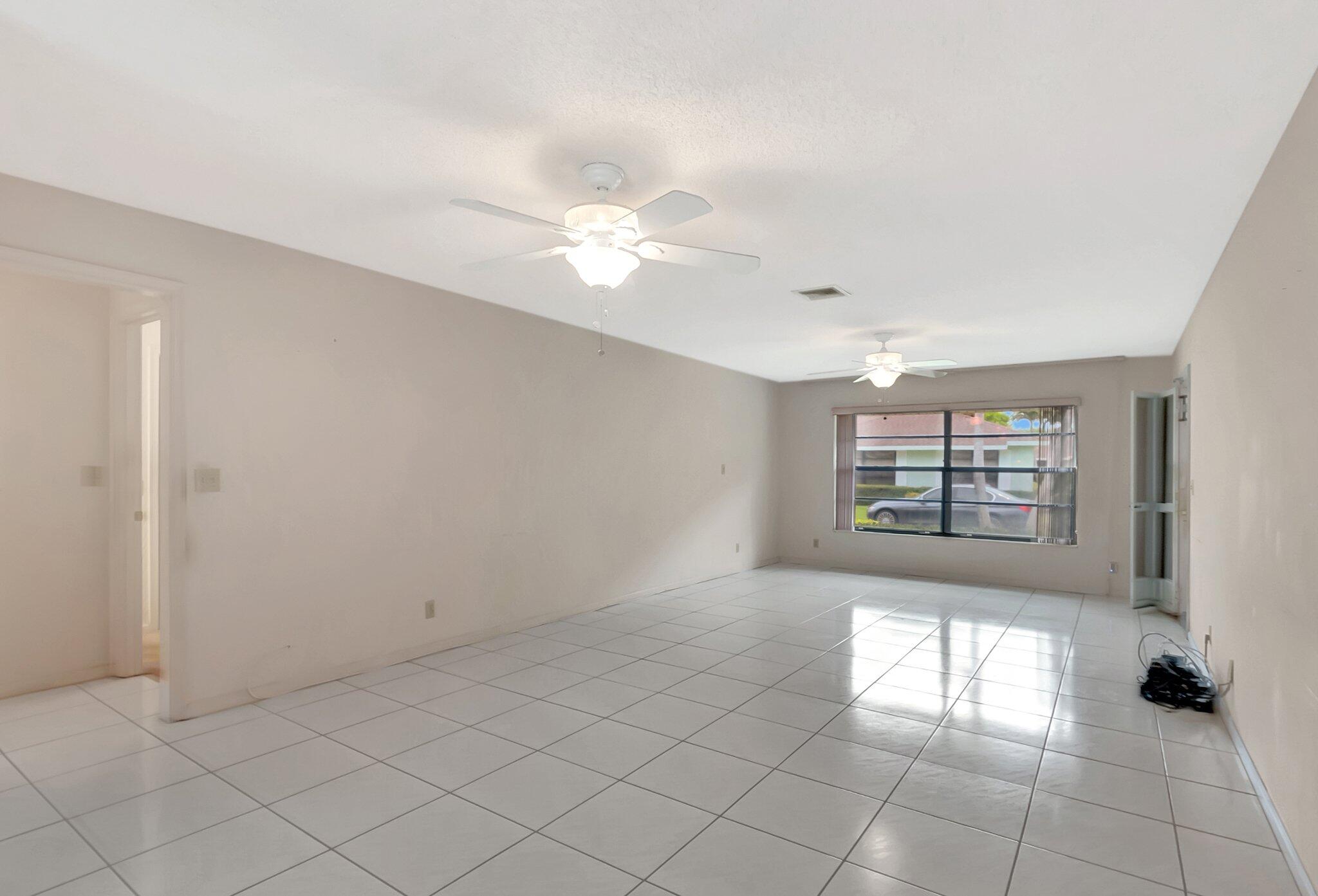 9765 Pecan Tree Drive, Unit B Boynton Beach, FL 33436 - Photo 20 of 35 Living room