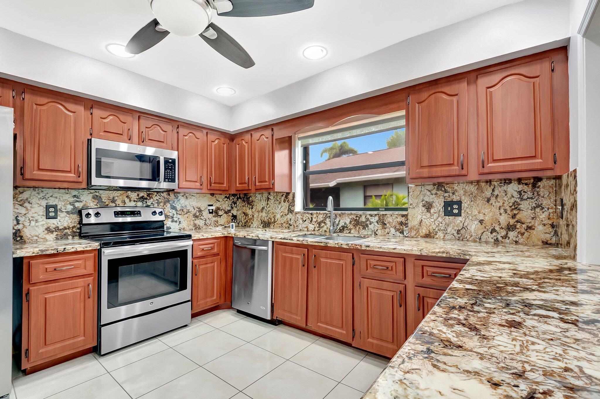 9765 Pecan Tree Drive, Unit B Boynton Beach, FL 33436 - Photo 4 of 35 Kitchen