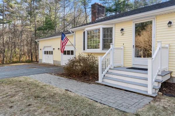 $595,000 | 37 Stuart Road, Rochester, MA 02770