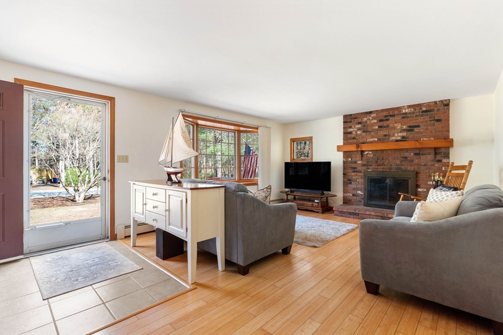 37 Stuart Road Rochester, MA 02770 - Photo 3 of 26