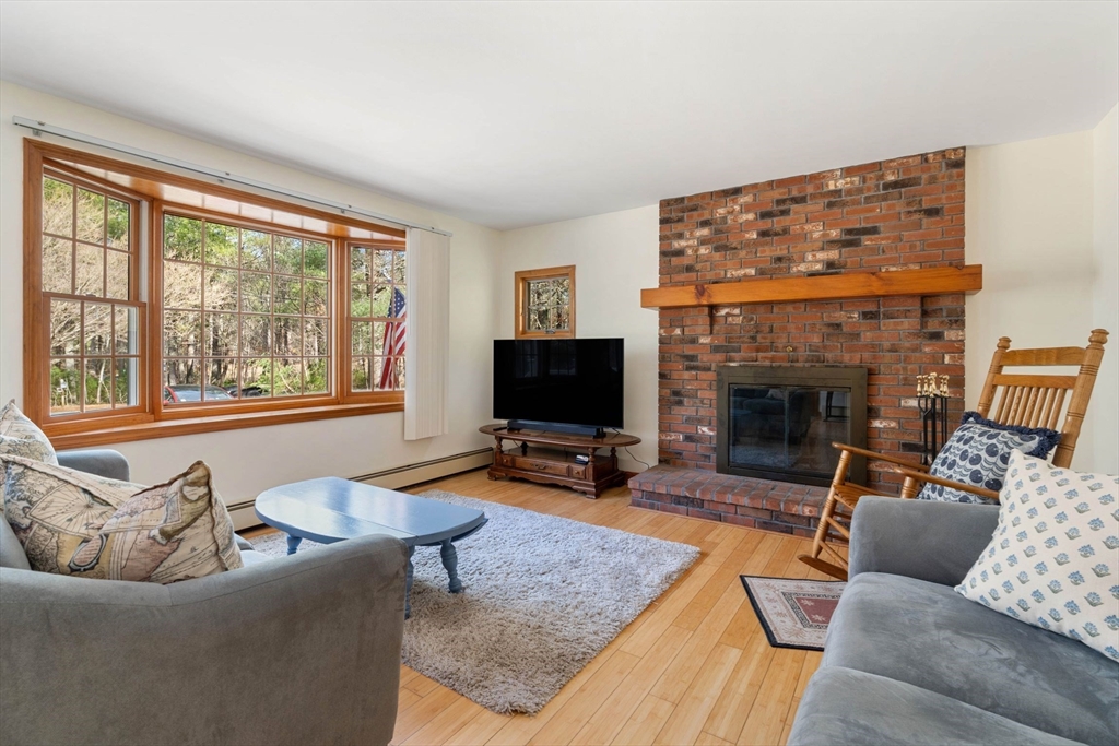 37 Stuart Road Rochester, MA 02770 - Photo 4 of 26