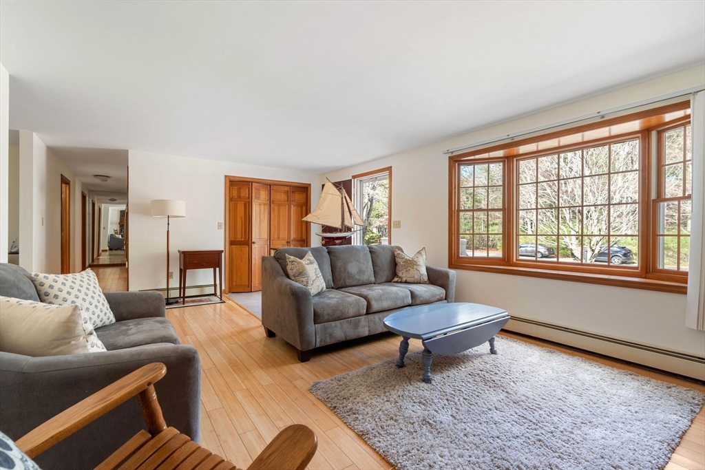 37 Stuart Road Rochester, MA 02770 - Photo 5 of 26