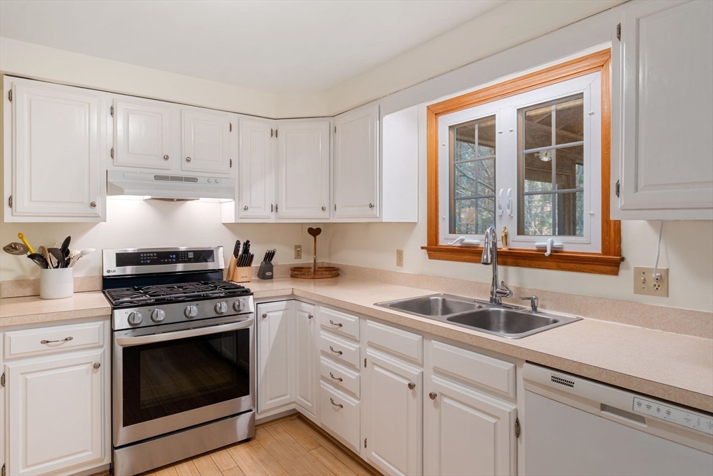 37 Stuart Road Rochester, MA 02770 - Photo 6 of 26