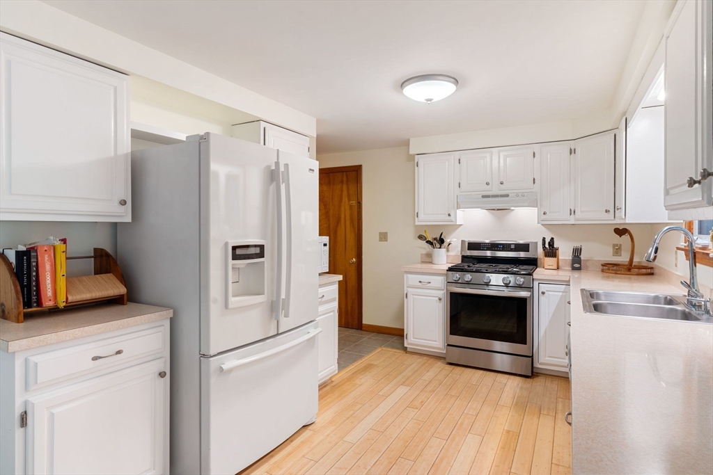 37 Stuart Road Rochester, MA 02770 - Photo 8 of 26