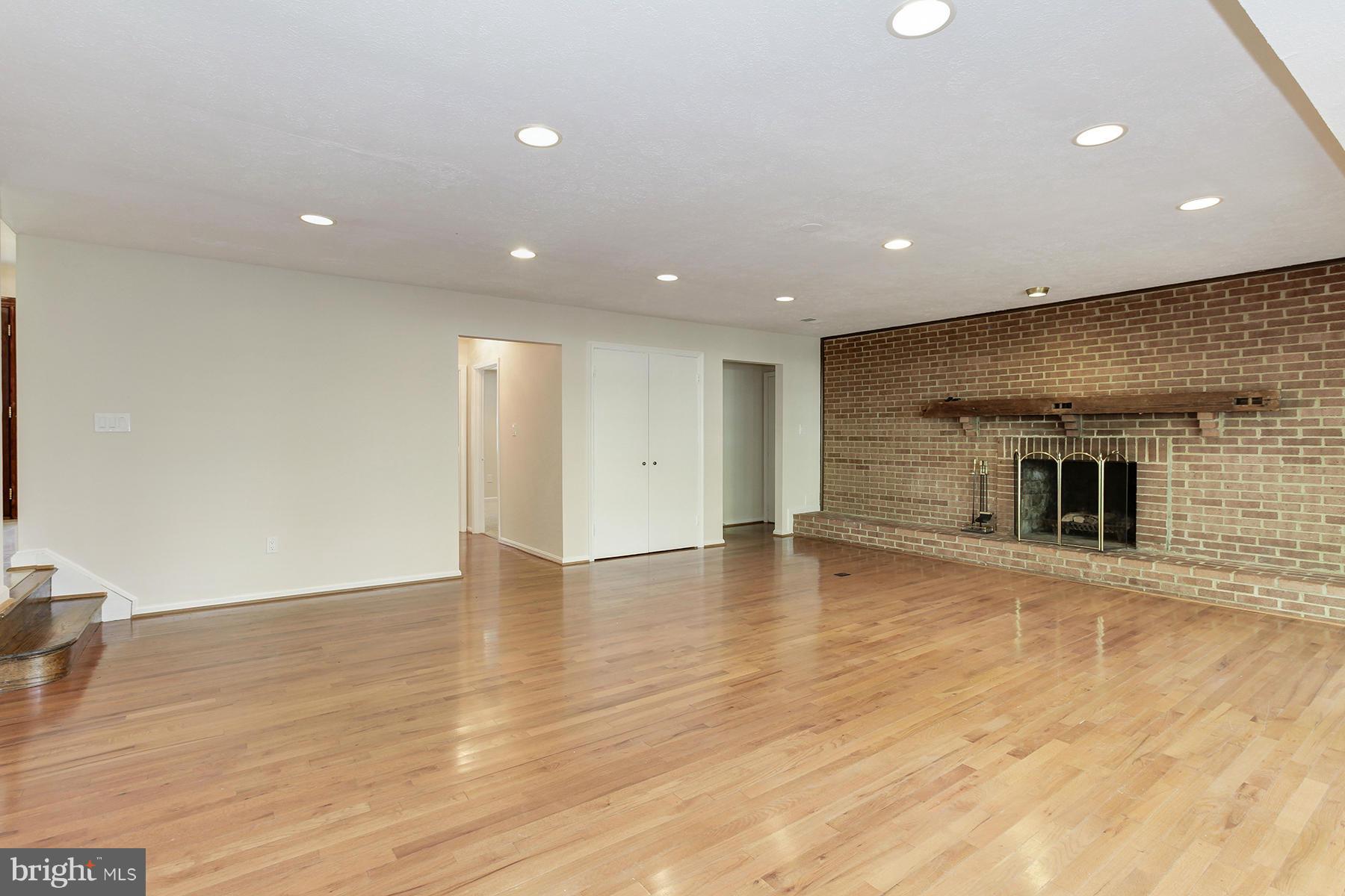 9113 Bells Mill Road Potomac, MD 20854 - Photo 12 of 29 Family Room