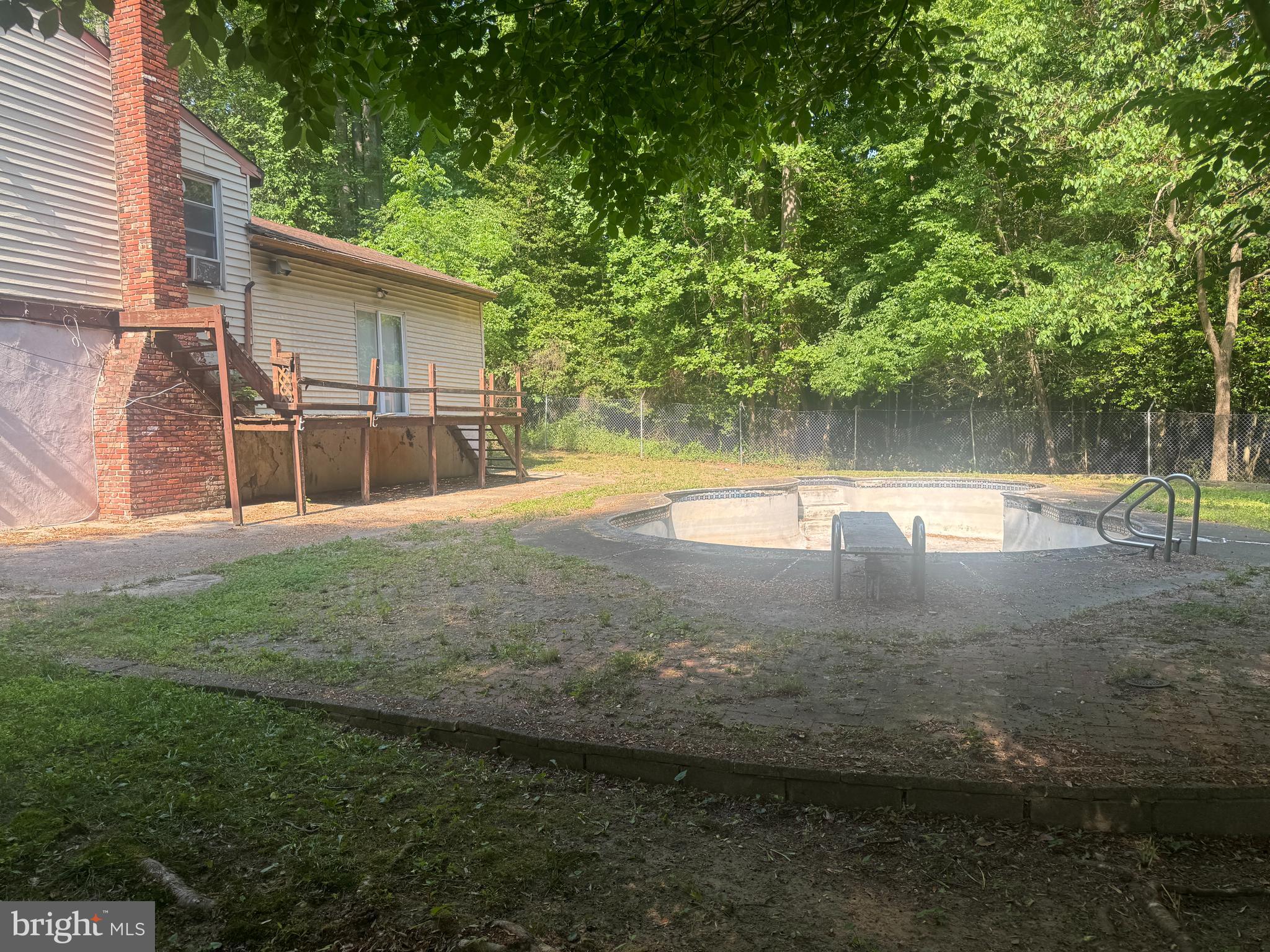 20 Little Mill Road Lindenwold, NJ 08021 - Photo 5 of 9 a backyard of a house with lots of green space