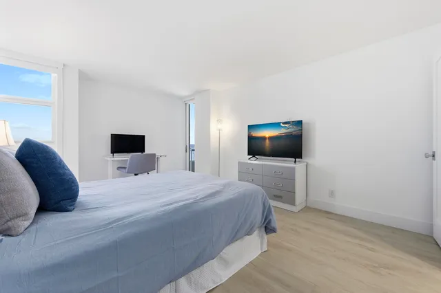 $1,450,000 | 5510 North Ocean Drive, Unit 4A, Singer Island, FL 33404