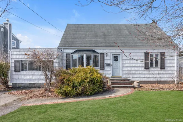 $500,000 | 120 West 19th Street, Deer Park, NY 11729