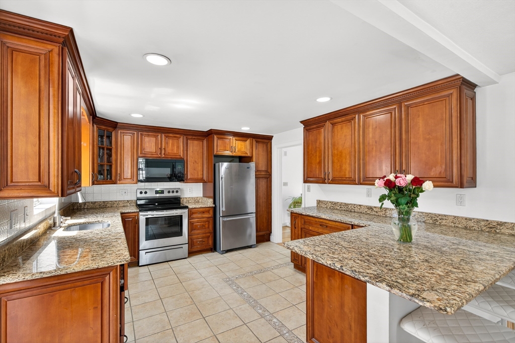 16 Stockdale Road Needham, MA 02492 - Photo 4 of 38