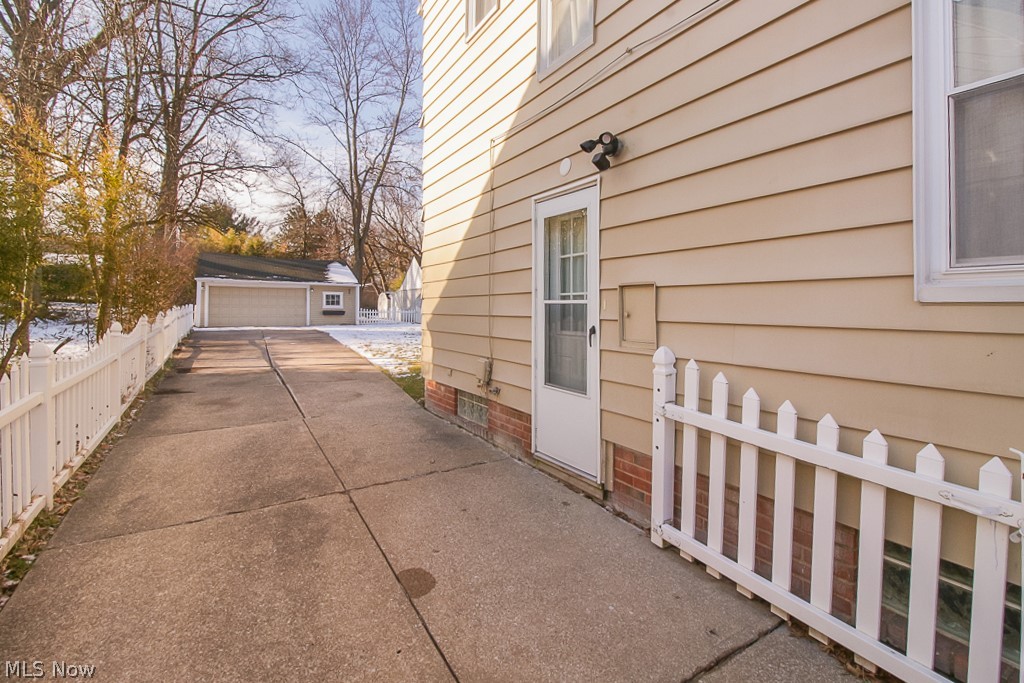 1903 Lorimer Road Cleveland, OH 44134 - Photo 3 of 35