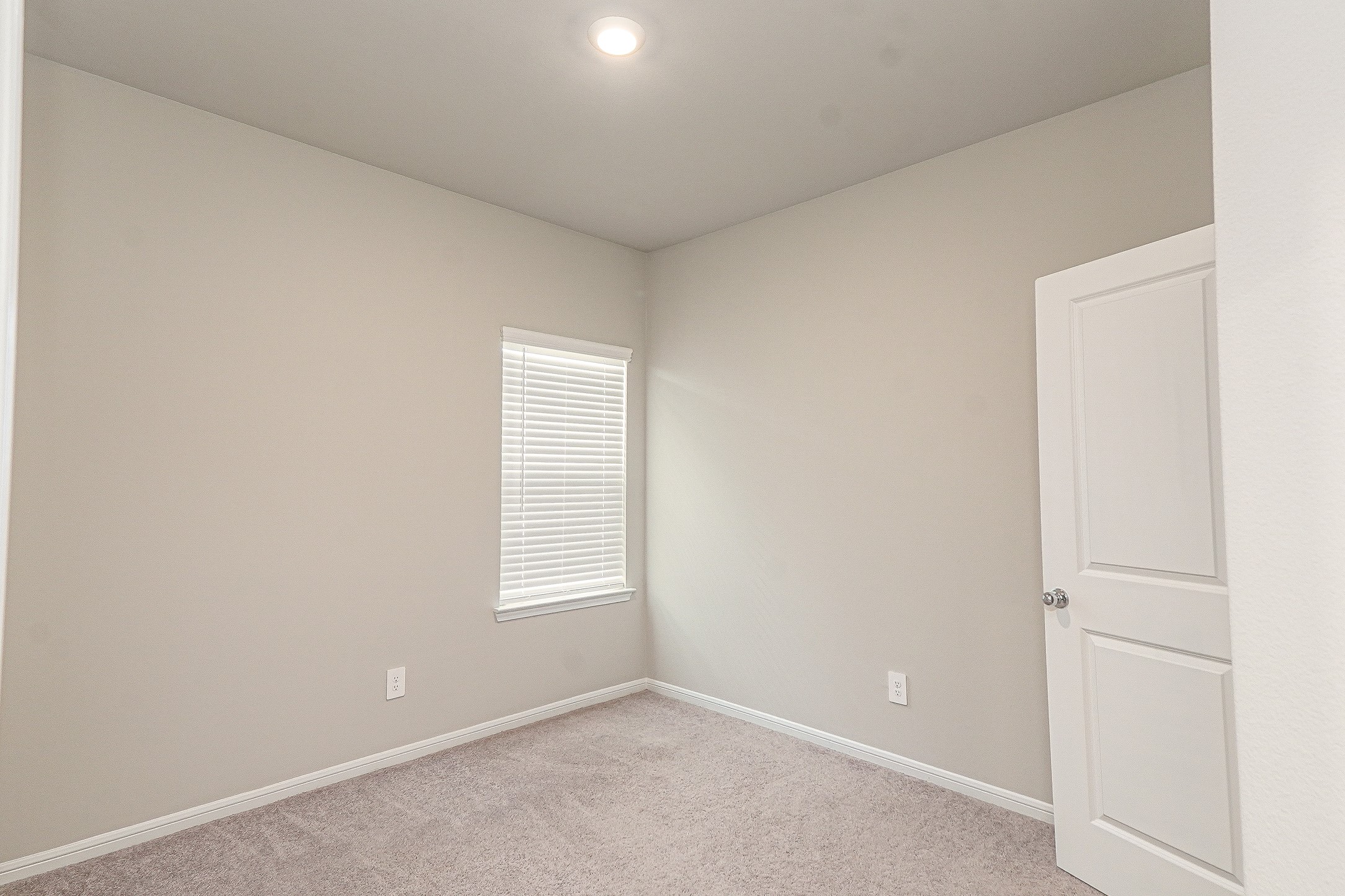 9254 Sea Gdn Street Houston, TX 77034 - Photo 22 of 33 an empty room with windows