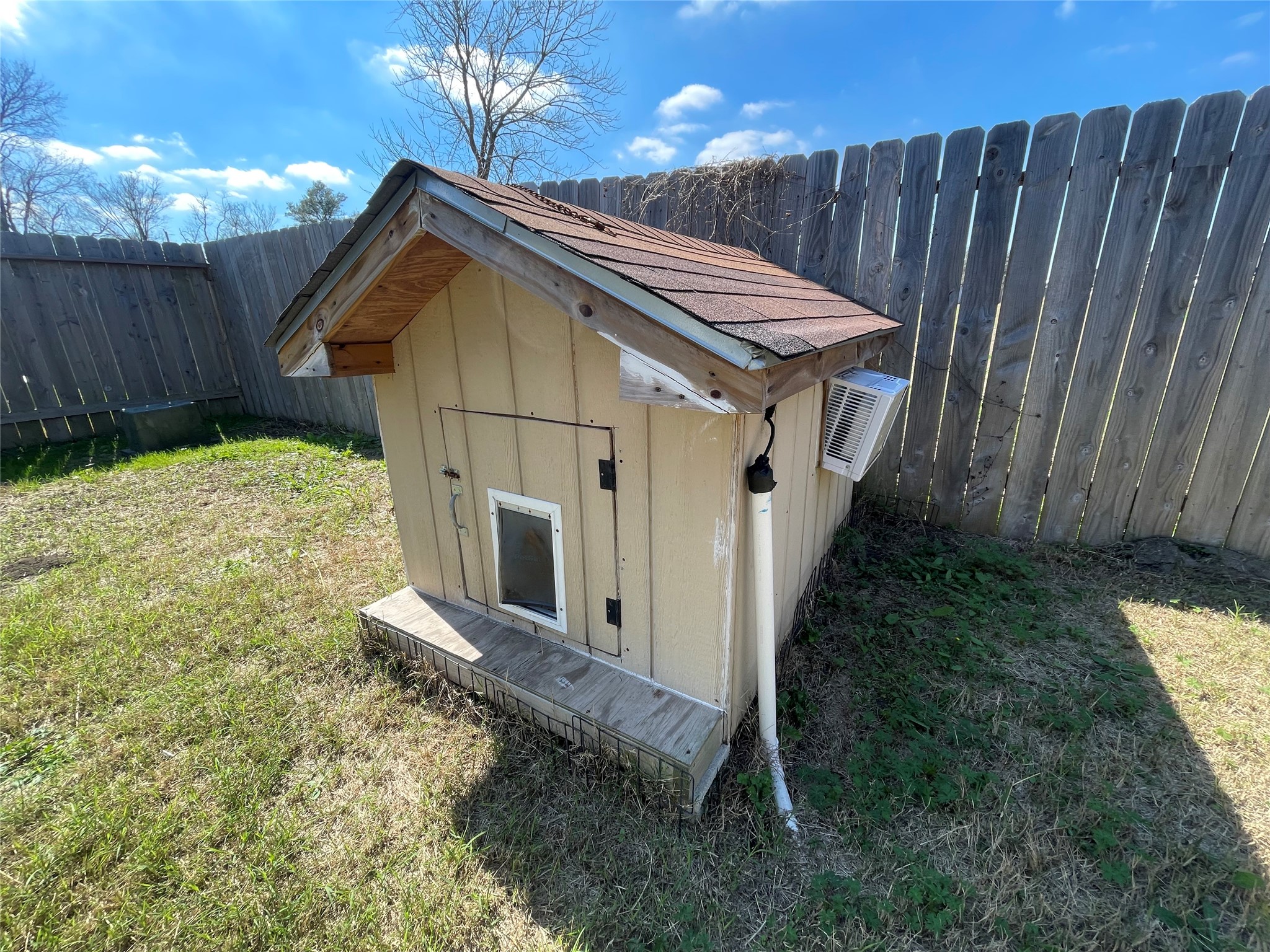 9254 Sea Gdn Street Houston, TX 77034 - Photo 25 of 33 a house view with a backyard space