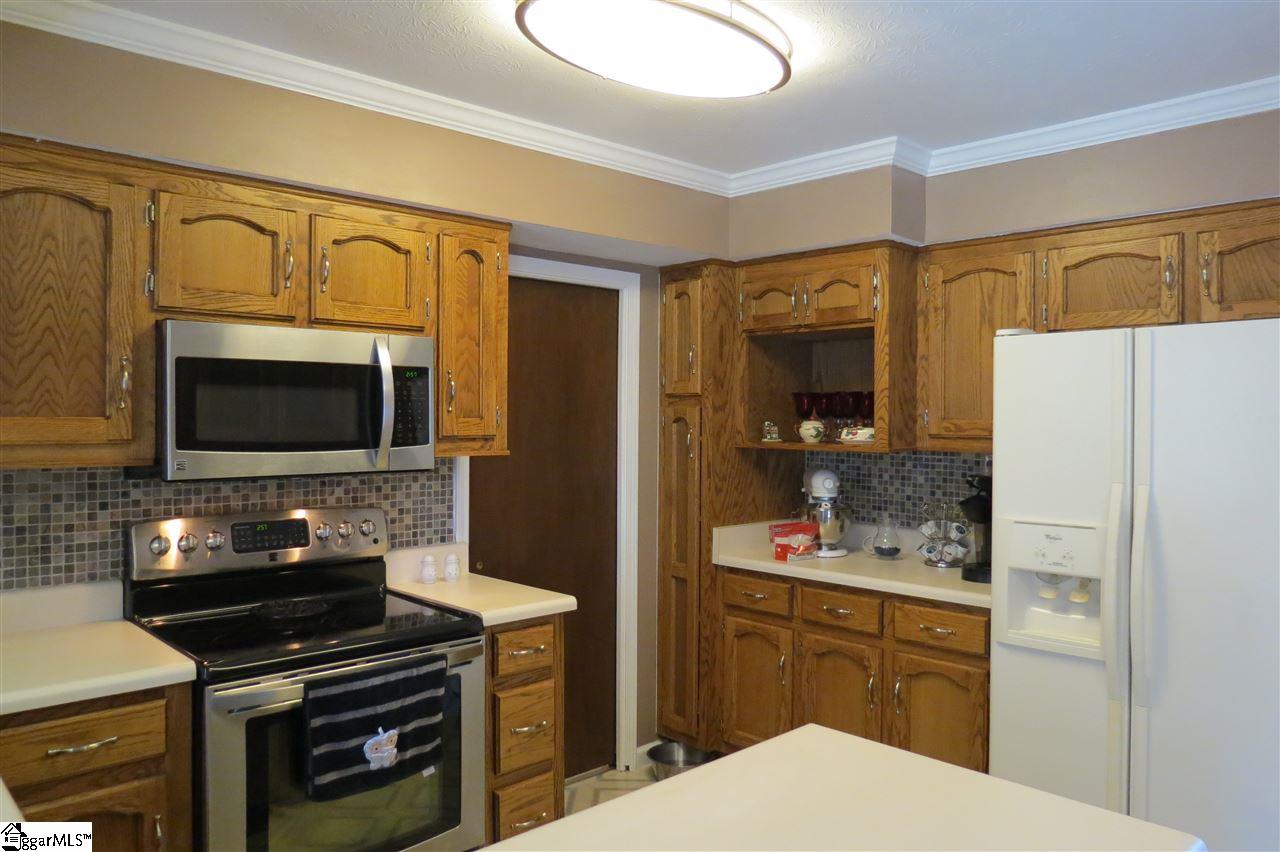 602 Brooks Road Mauldin, SC 29662 - Photo 10 of 25