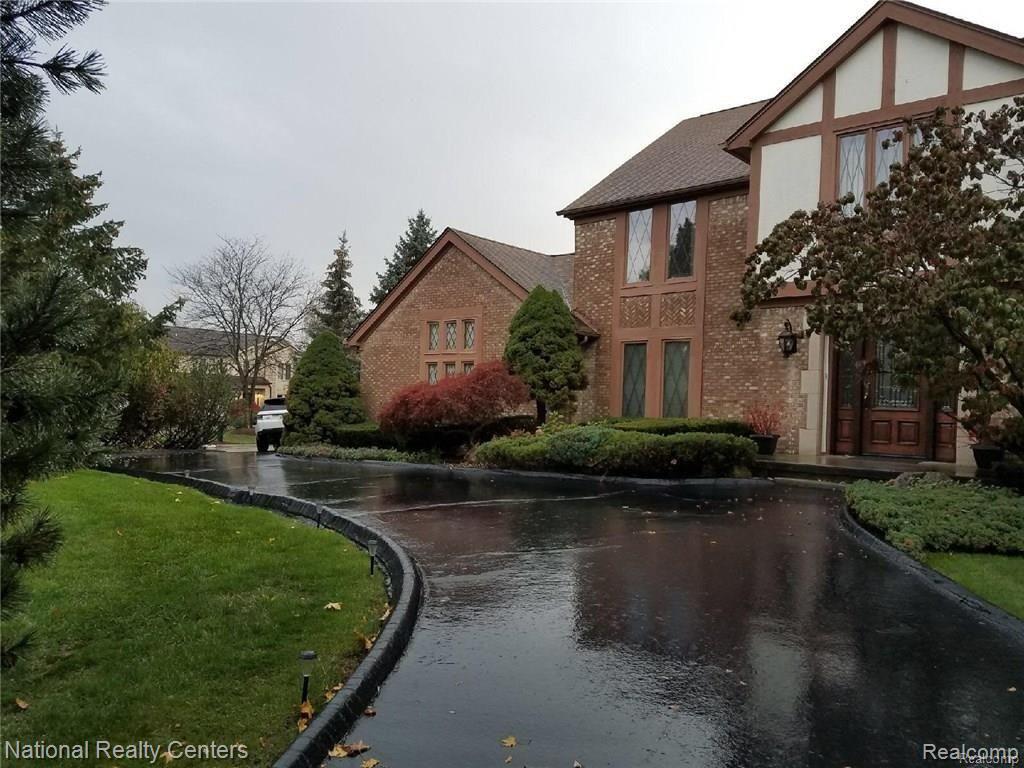 31101 Claymore Road Farmington Hills, MI 48331 - Photo 1 of 36