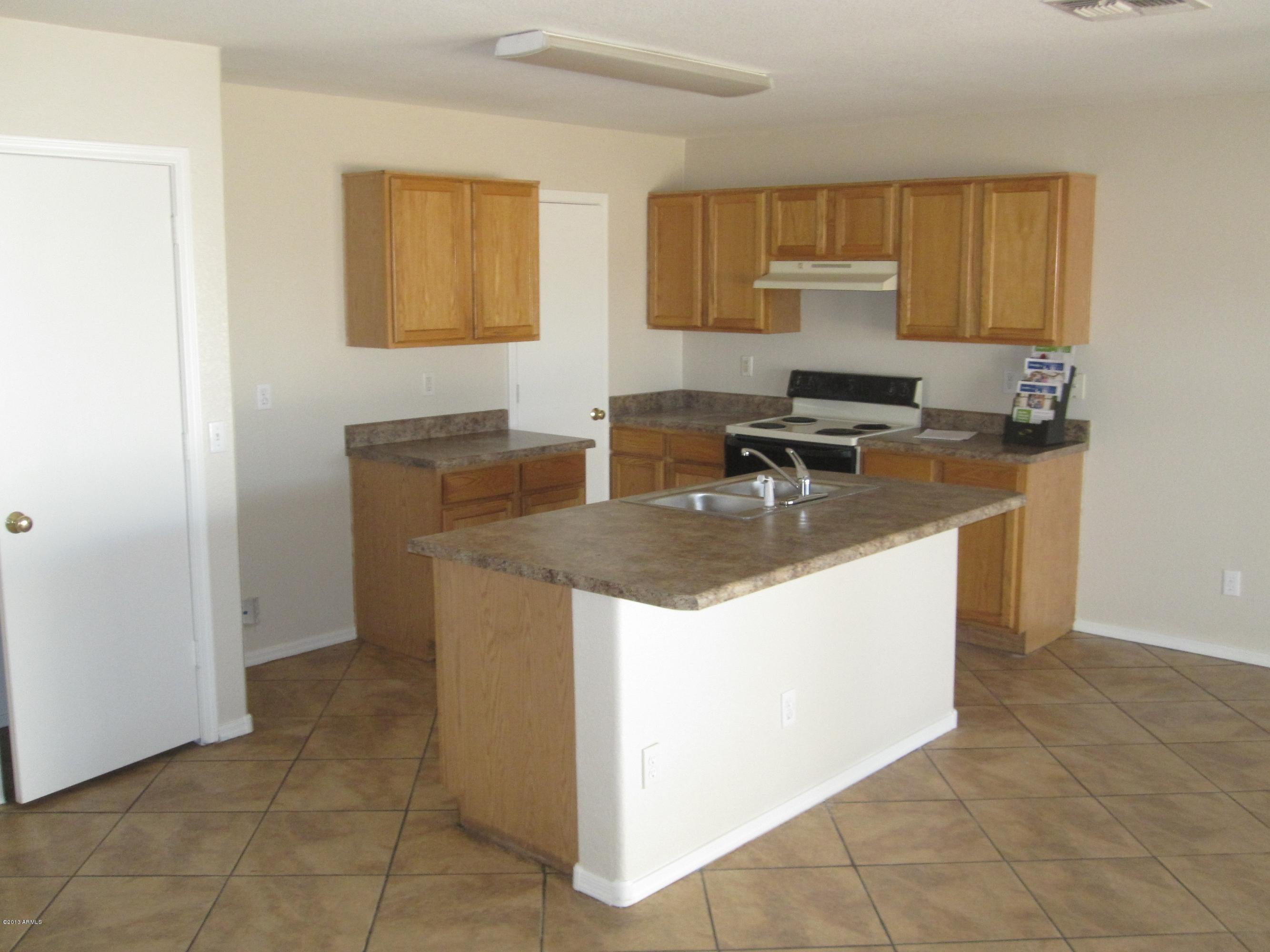 2607 South 71st Drive Phoenix, AZ 85043 - Photo 3 of 20 kitchen
