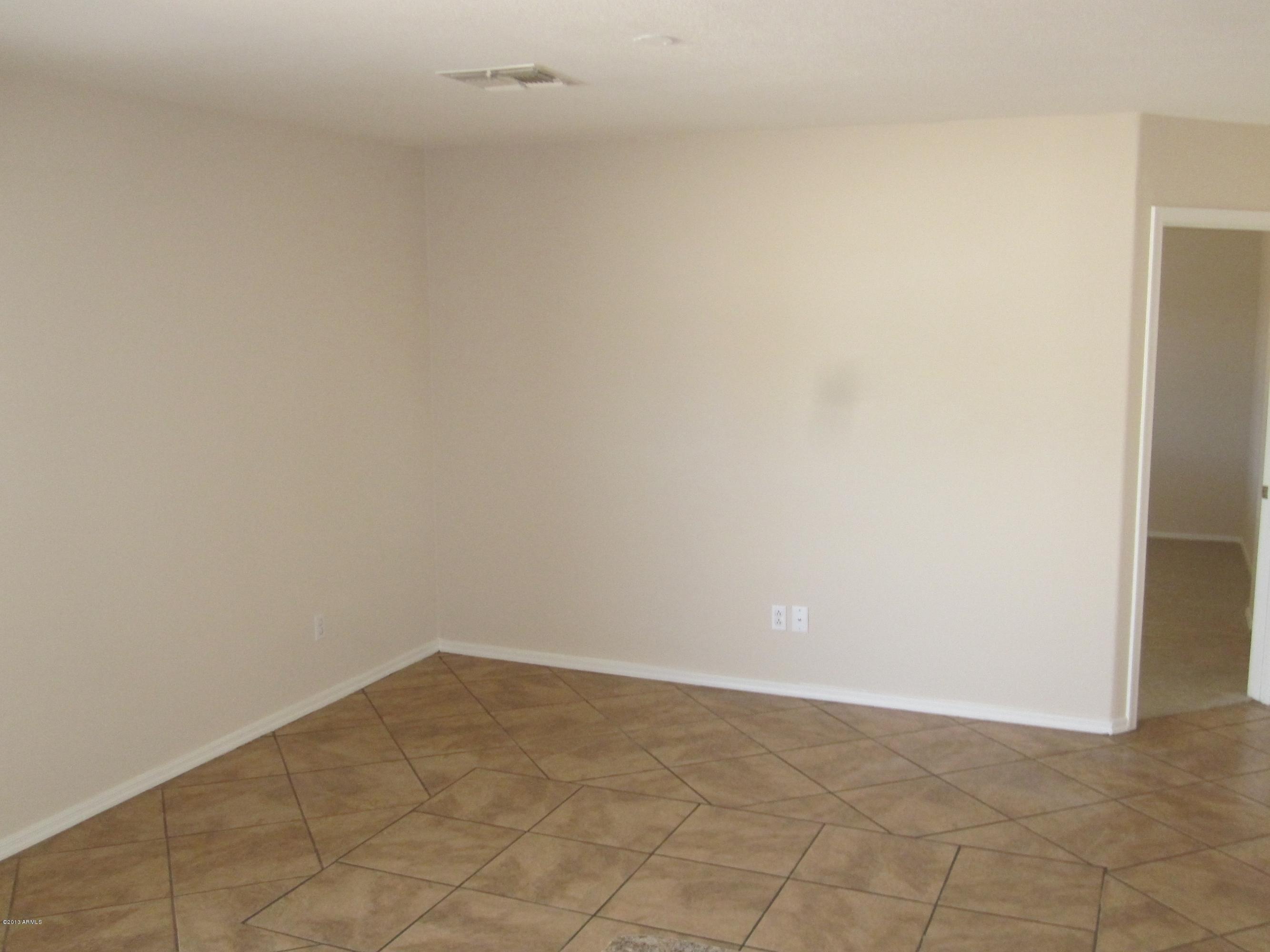 2607 South 71st Drive Phoenix, AZ 85043 - Photo 5 of 20 family room