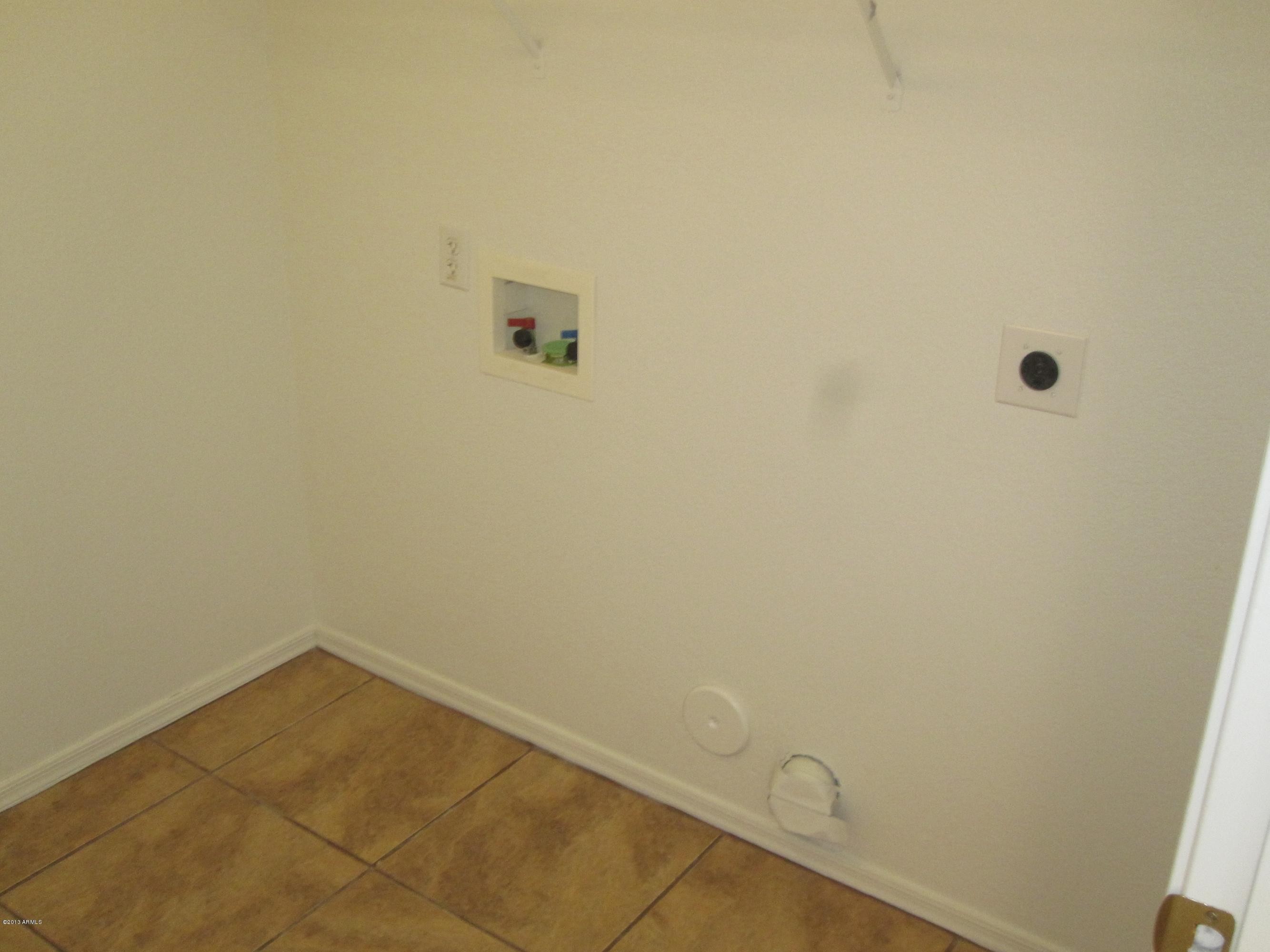 2607 South 71st Drive Phoenix, AZ 85043 - Photo 7 of 20 laundry