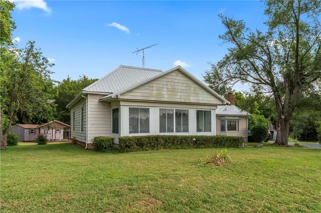 $227,500 | 81 Southeast 500 Road, Clinton, MO 64735