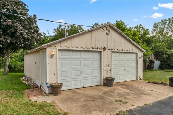 $217,500 | 81 Southeast 500 Road, Clinton, MO 64735