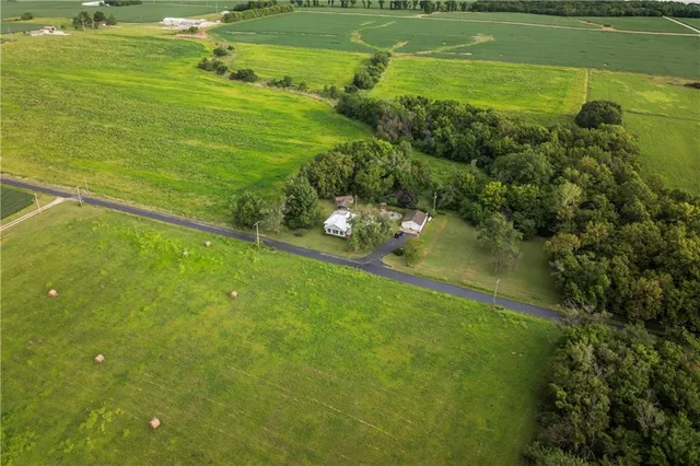 $217,500 | 81 Southeast 500 Road, Clinton, MO 64735