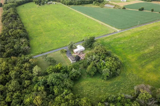 $227,500 | 81 Southeast 500 Road, Clinton, MO 64735