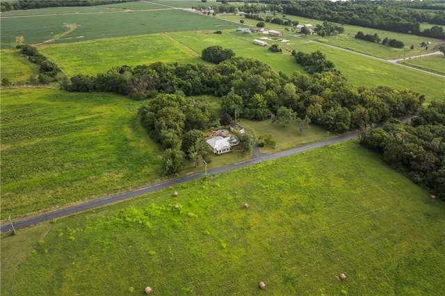 $227,500 | 81 Southeast 500 Road, Clinton, MO 64735