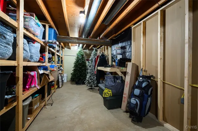 $489,900 | 213 Gilbert Road, New Hartford, NY 13413