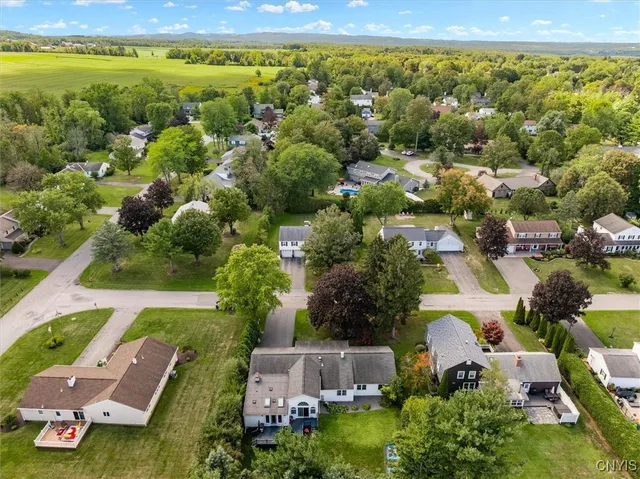 $489,900 | 213 Gilbert Road, New Hartford, NY 13413