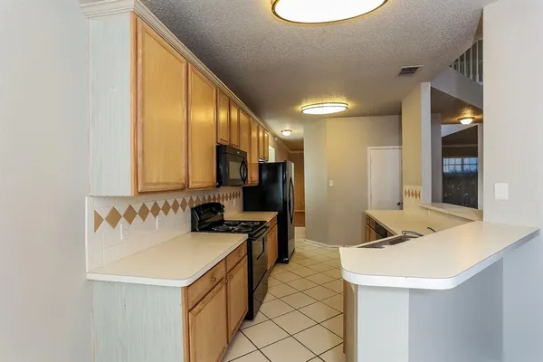 $2,565 | 7601 Southbridge Lane, Arlington, TX 76002